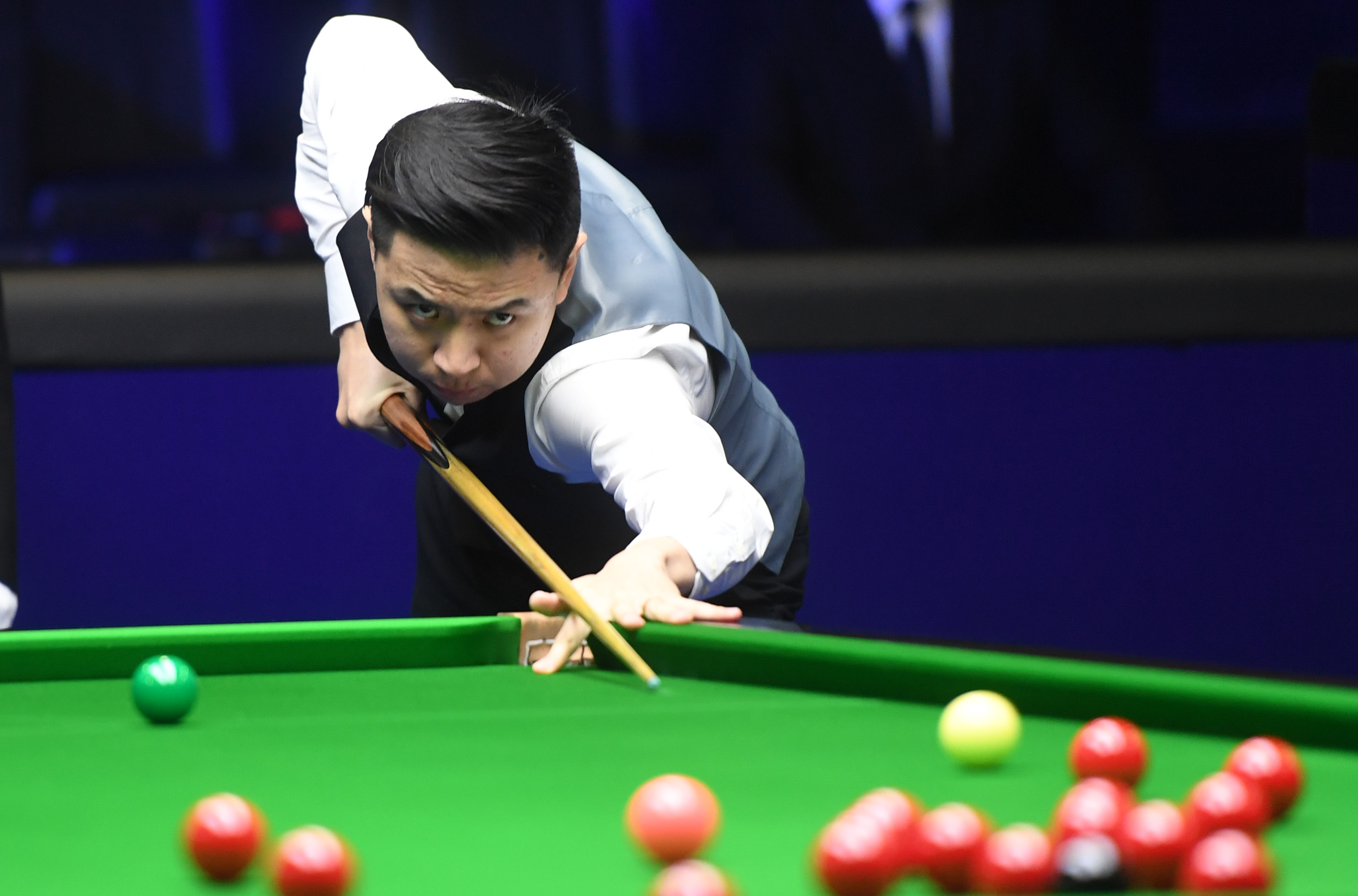 名形势让他 名形势让他